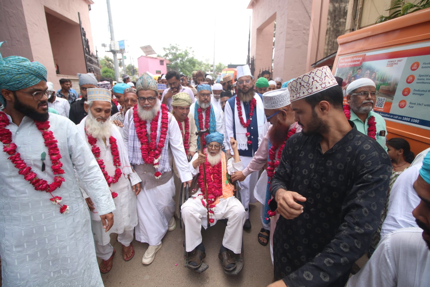 शान-ओ-शौकत से निकला जुलूस-ए-गौसिया