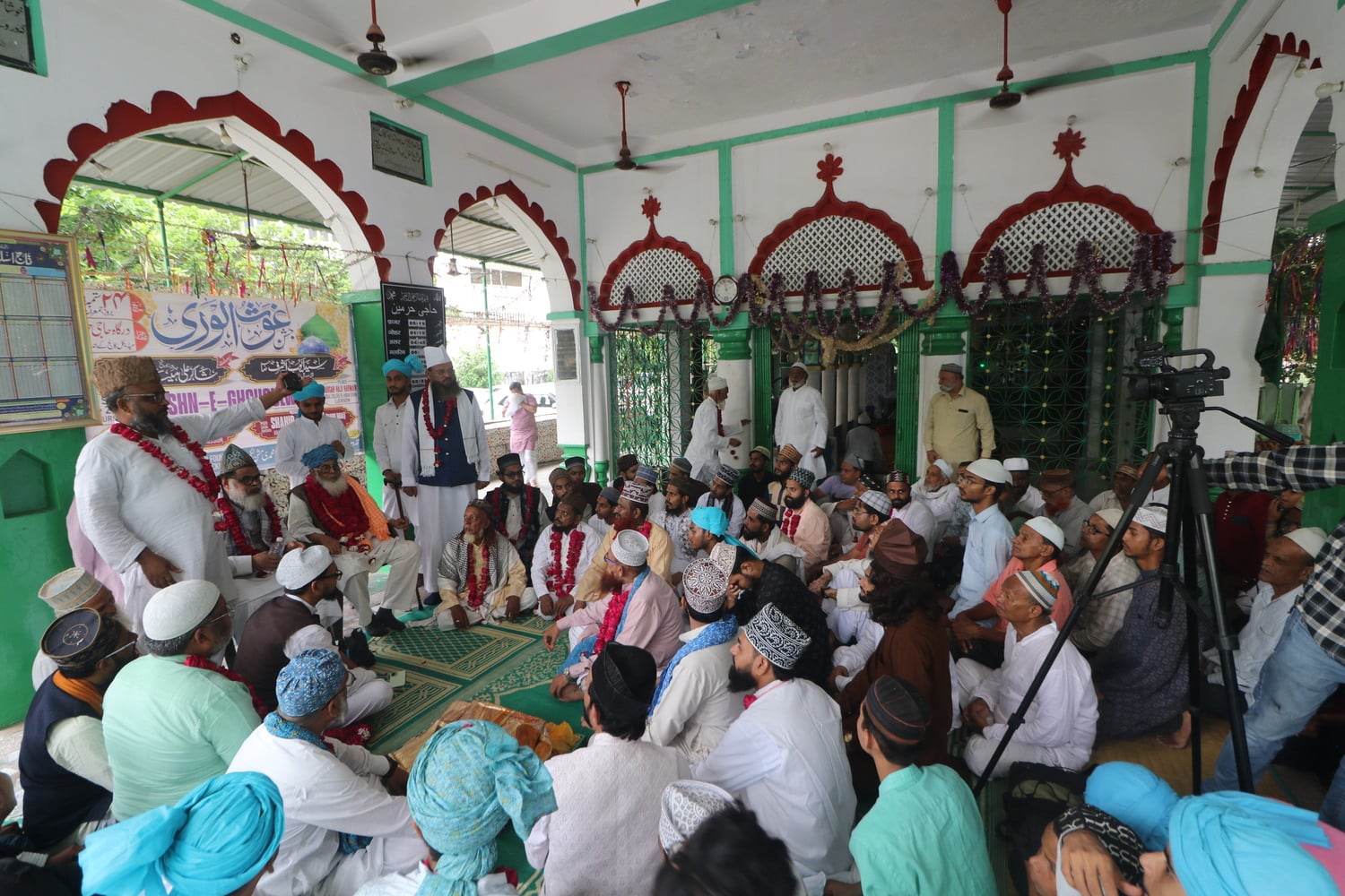शान-ओ-शौकत से निकला जुलूस-ए-गौसिया