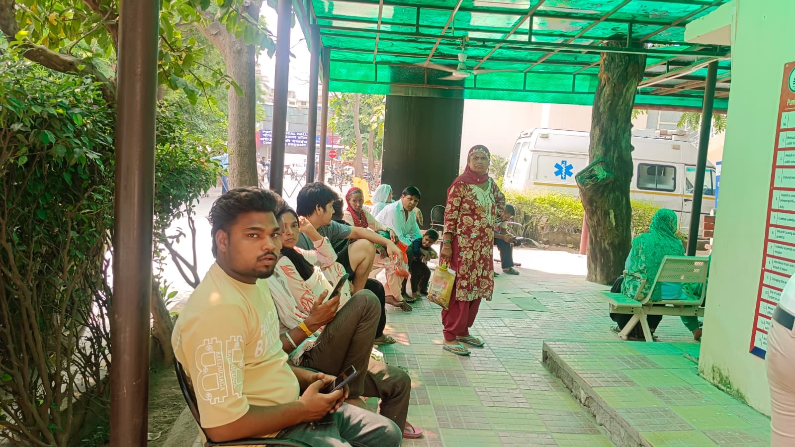 तिलक नगर हॉस्पिटल के अल्ट्रासाउंड केंद्र के बाहर लगी मरीजों की कतार। अमर उजाला तिलक नगर हॉस्पिटल के अल्ट्रासाउंड केंद्र के बाहर लगी मरीजों की कतार। अमर उजाला