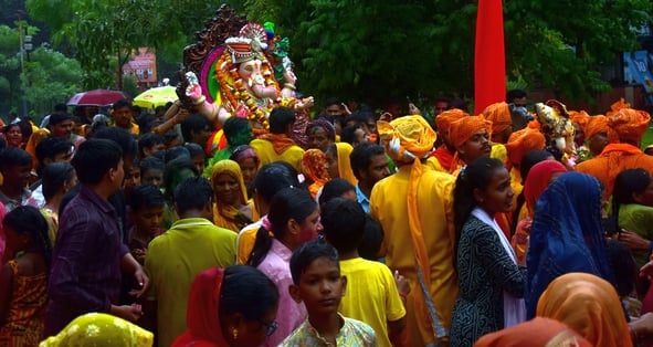 दस दिन तक भक्तों की मनौतियां सुनने के बाद अब बप्पा विदाई की बेला में हैं। दस दिन तक भक्तों की मनौतियां सुनने के बाद अब बप्पा विदाई की बेला में हैं।