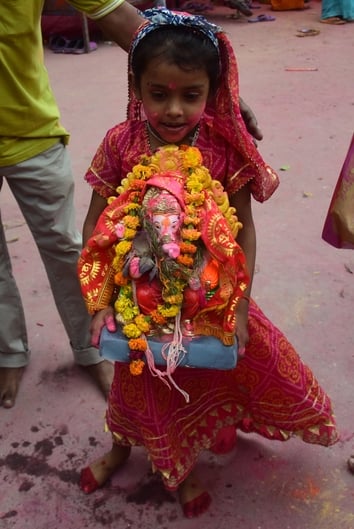 दस दिन तक भक्तों की मनौतियां सुनने के बाद अब बप्पा विदाई की बेला में हैं। दस दिन तक भक्तों की मनौतियां सुनने के बाद अब बप्पा विदाई की बेला में हैं।