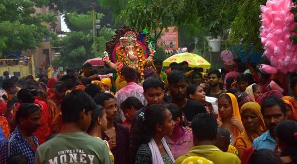 दस दिन तक भक्तों की मनौतियां सुनने के बाद अब बप्पा विदाई की बेला में हैं। दस दिन तक भक्तों की मनौतियां सुनने के बाद अब बप्पा विदाई की बेला में हैं।