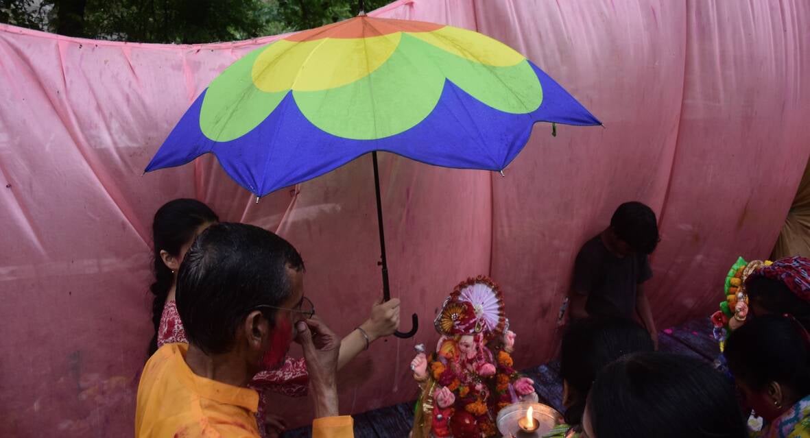 दस दिन तक भक्तों की मनौतियां सुनने के बाद अब बप्पा विदाई की बेला में हैं। दस दिन तक भक्तों की मनौतियां सुनने के बाद अब बप्पा विदाई की बेला में हैं।