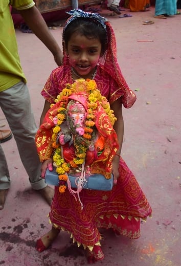 दस दिन तक भक्तों की मनौतियां सुनने के बाद अब बप्पा विदाई की बेला में हैं। दस दिन तक भक्तों की मनौतियां सुनने के बाद अब बप्पा विदाई की बेला में हैं।
