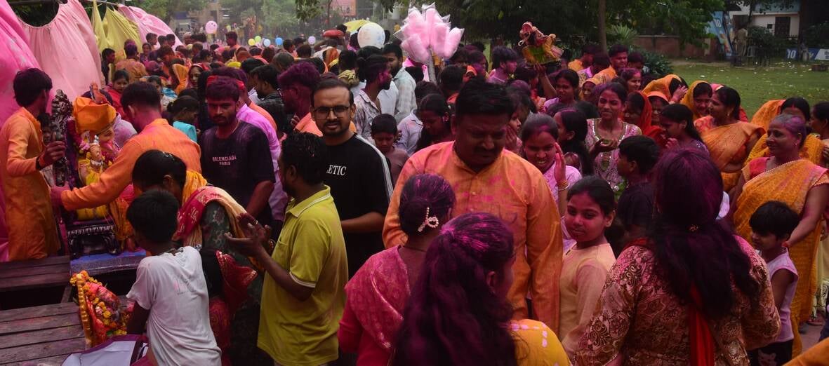 दस दिन तक भक्तों की मनौतियां सुनने के बाद अब बप्पा विदाई की बेला में हैं। दस दिन तक भक्तों की मनौतियां सुनने के बाद अब बप्पा विदाई की बेला में हैं।