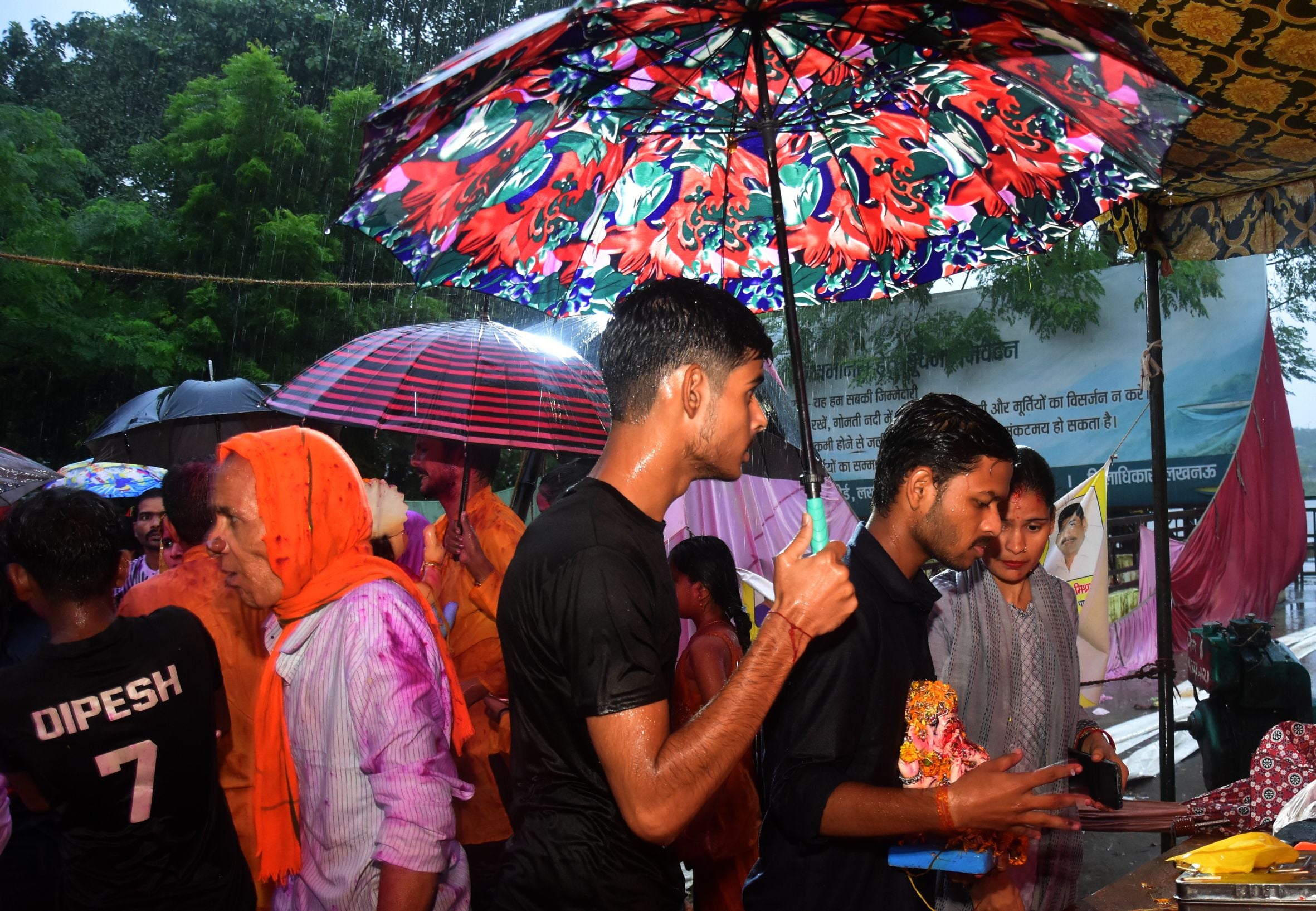 बप्पा की विदाई में बरसे मेघ बप्पा की विदाई में बरसे मेघ
