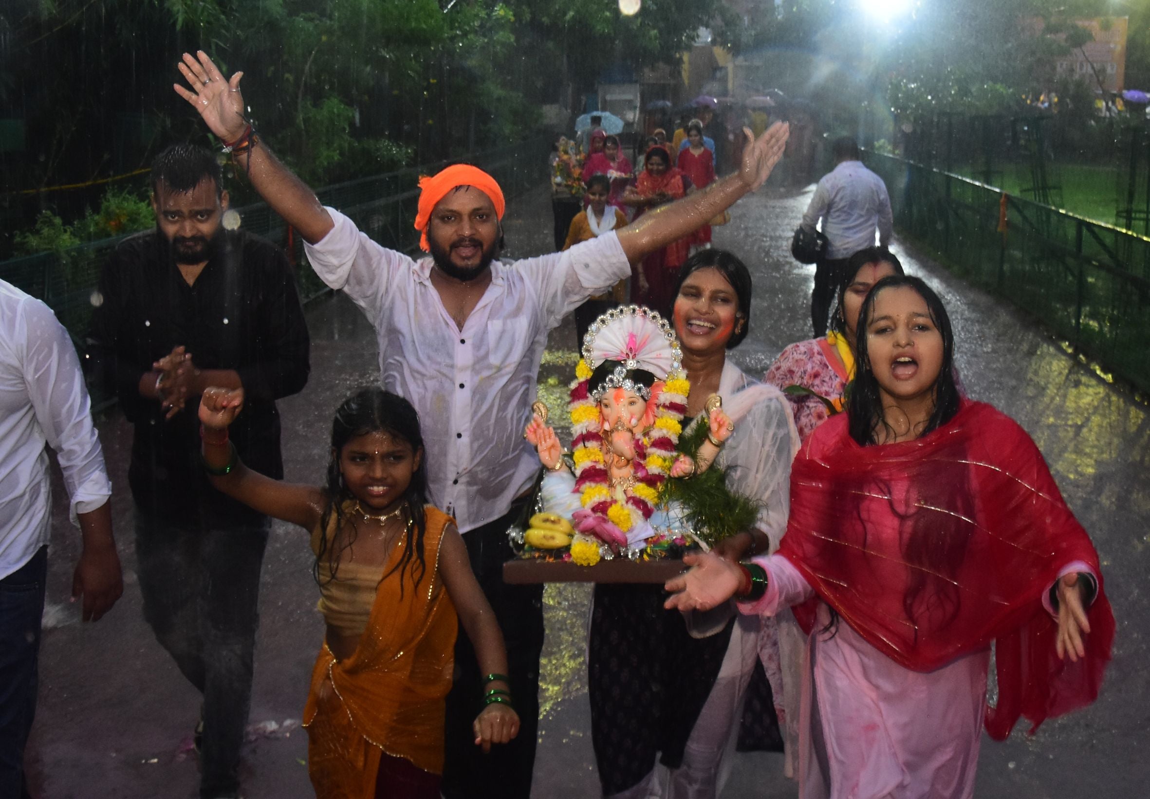 बप्पा की विदाई में बरसे मेघ बप्पा की विदाई में बरसे मेघ