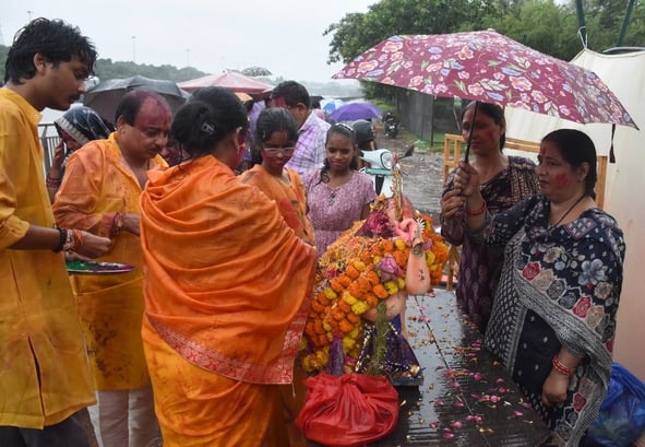 बप्पा की विदाई में बरसे मेघ बप्पा की विदाई में बरसे मेघ