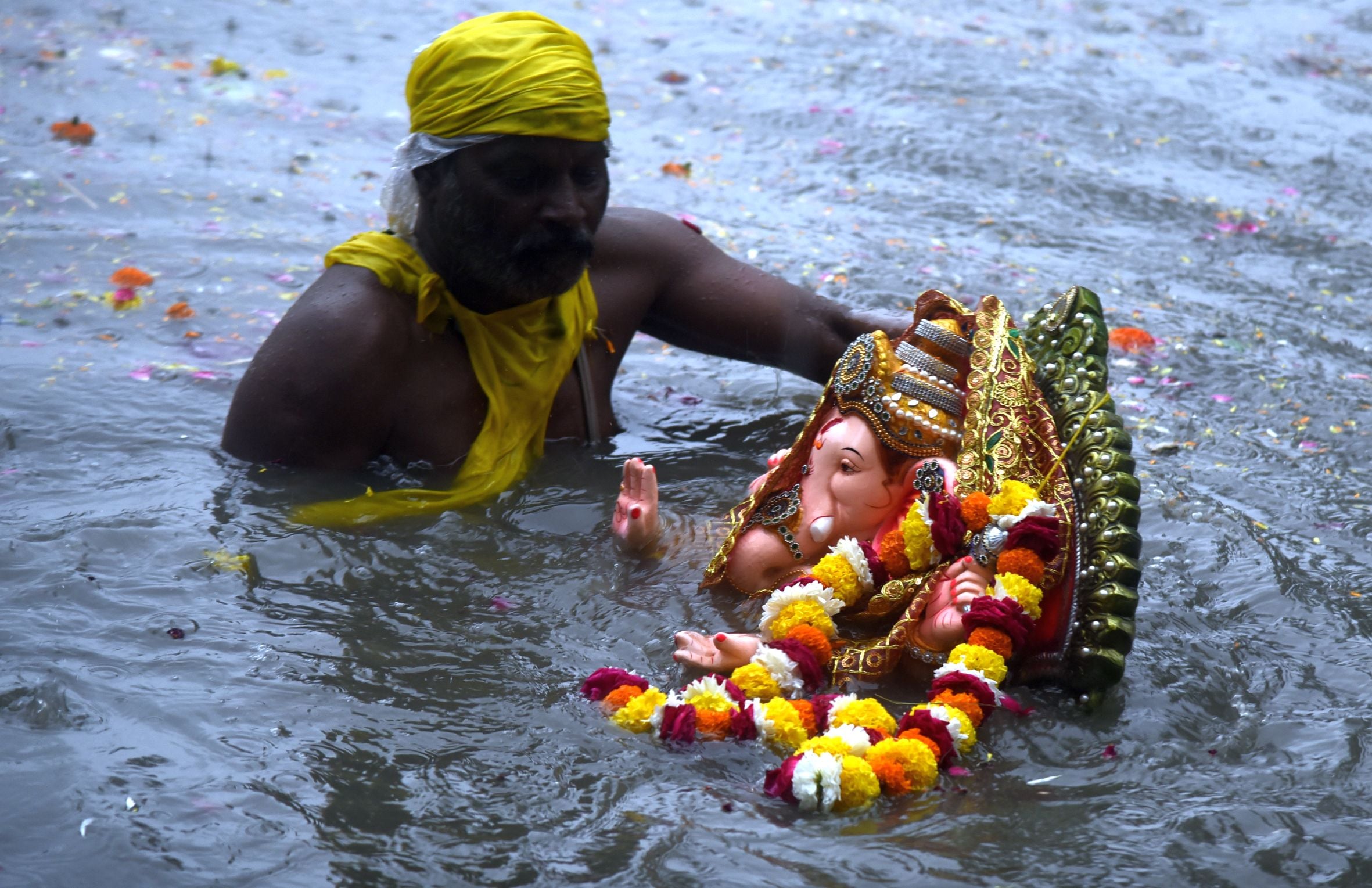 बप्पा की विदाई में बरसे मेघ बप्पा की विदाई में बरसे मेघ