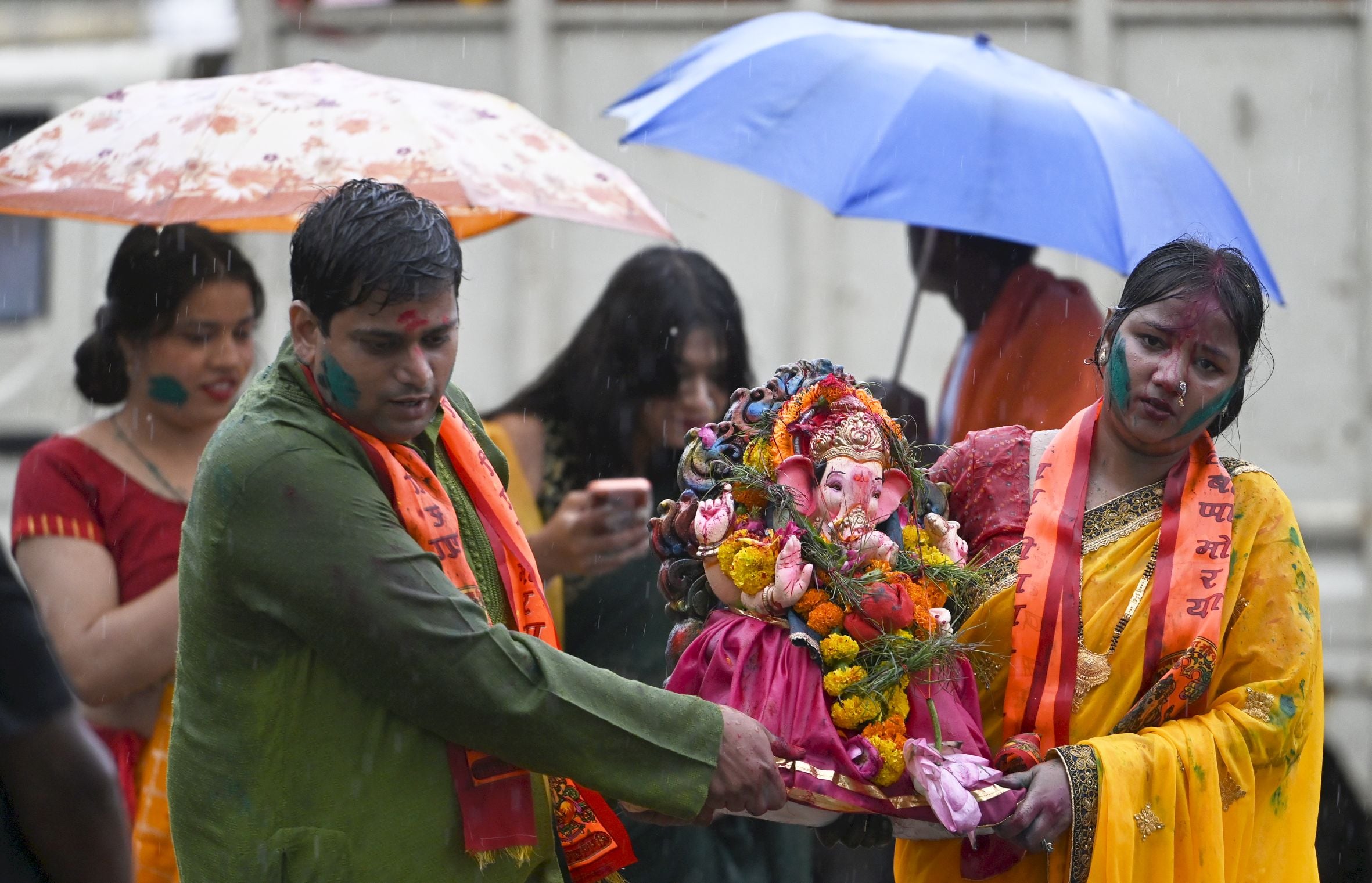 बप्पा की विदाई में बरसे मेघ बप्पा की विदाई में बरसे मेघ