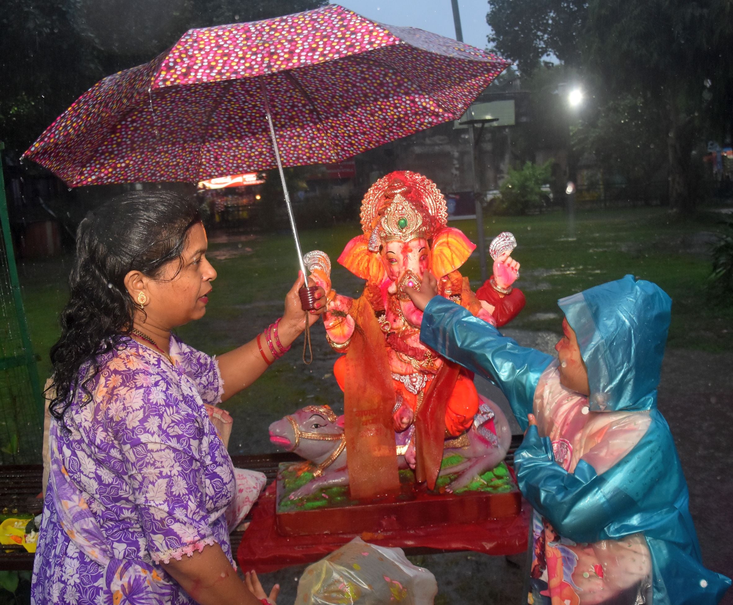 बप्पा की विदाई में बरसे मेघ बप्पा की विदाई में बरसे मेघ
