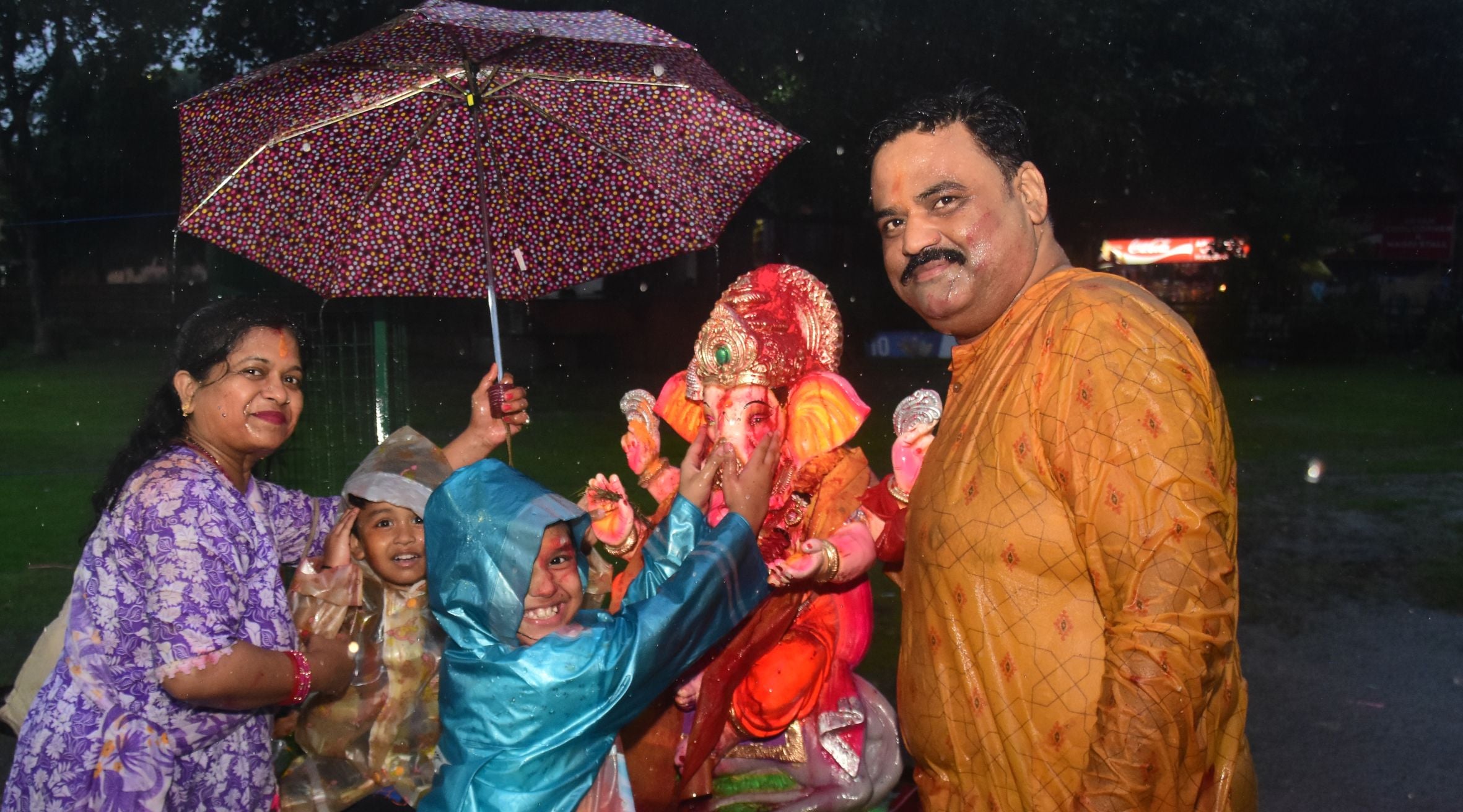 बप्पा की विदाई में बरसे मेघ बप्पा की विदाई में बरसे मेघ