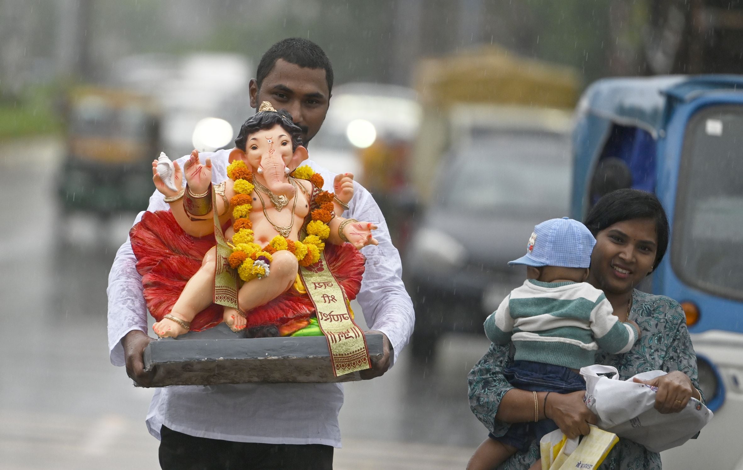 बप्पा की विदाई में बरसे मेघ बप्पा की विदाई में बरसे मेघ