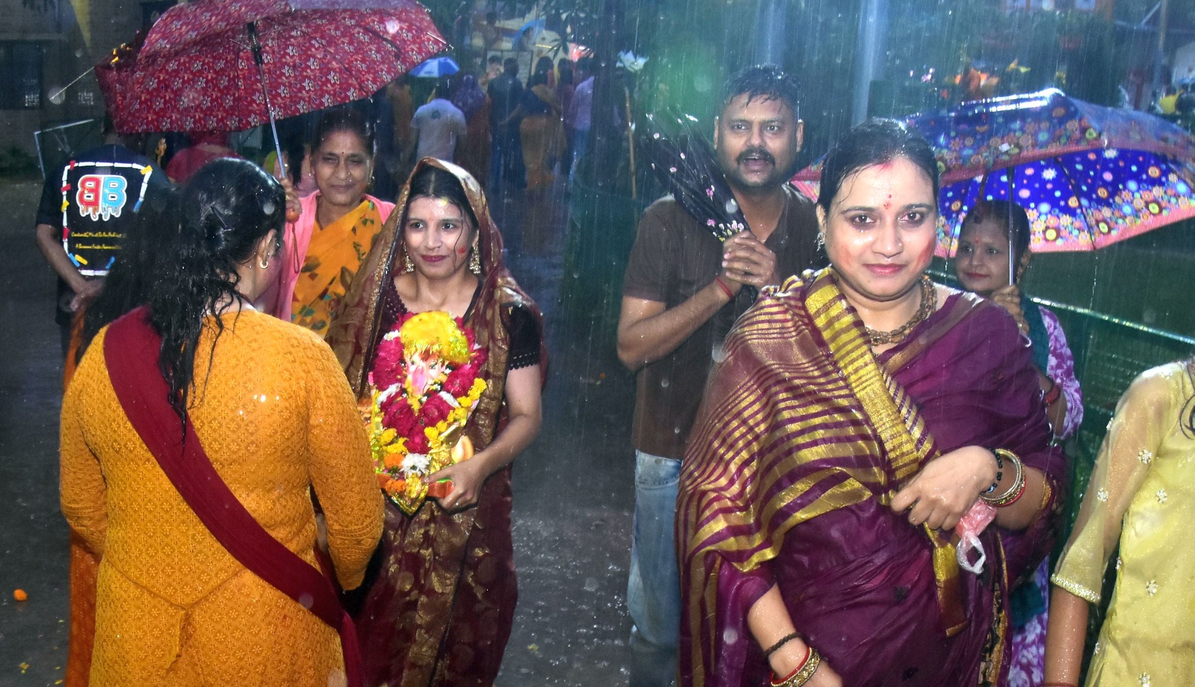 बप्पा की विदाई में बरसे मेघ बप्पा की विदाई में बरसे मेघ