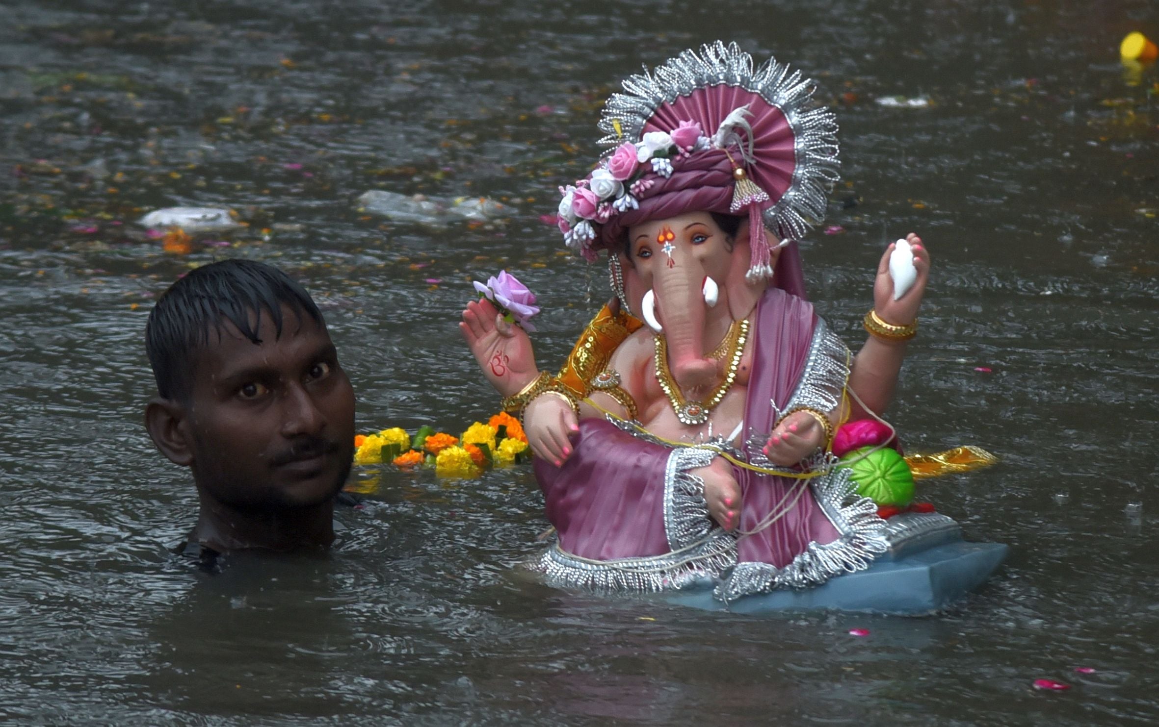 बप्पा की विदाई में बरसे मेघ बप्पा की विदाई में बरसे मेघ