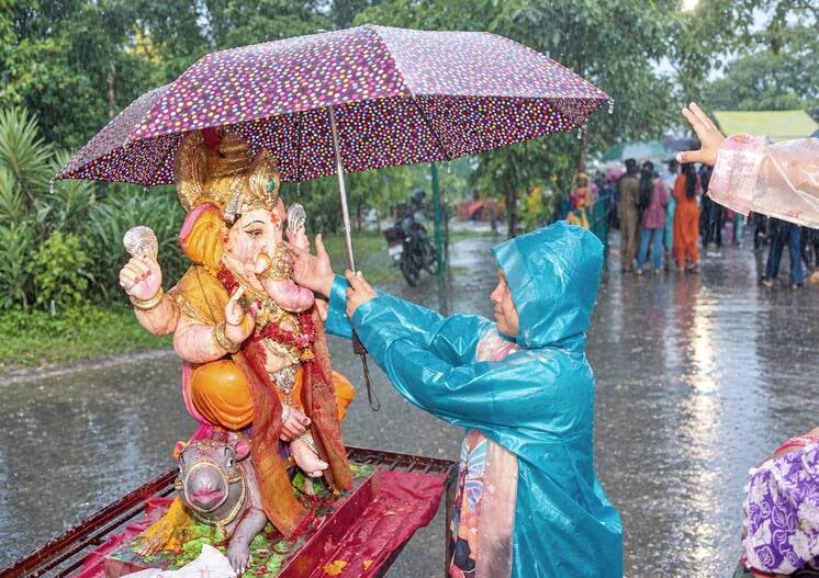 बप्पा की विदाई में बरसे मेघ बप्पा की विदाई में बरसे मेघ