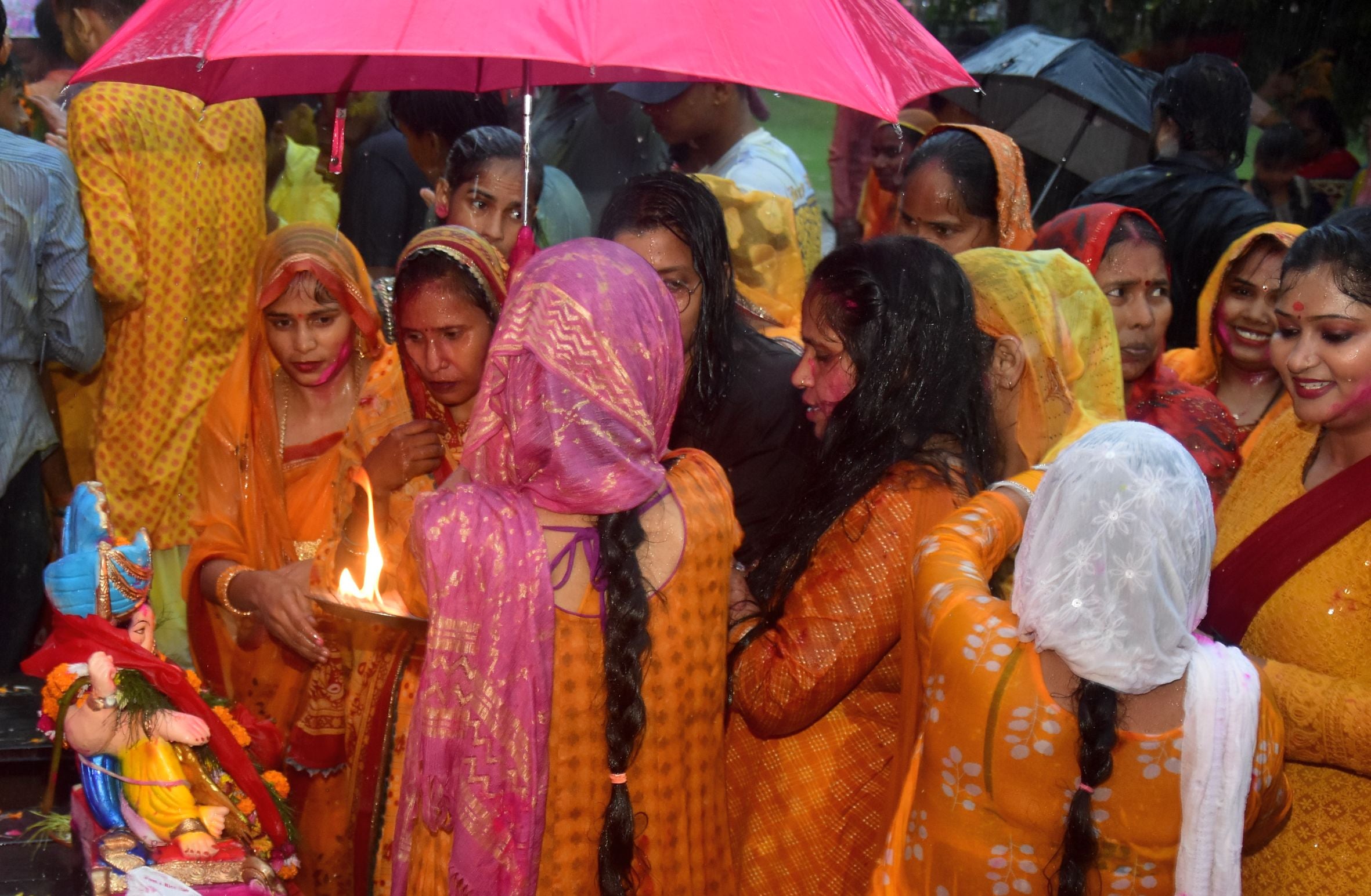 बप्पा की विदाई में बरसे मेघ बप्पा की विदाई में बरसे मेघ