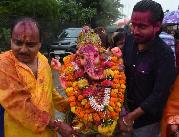 बप्पा की विदाई में बरसे मेघ बप्पा की विदाई में बरसे मेघ