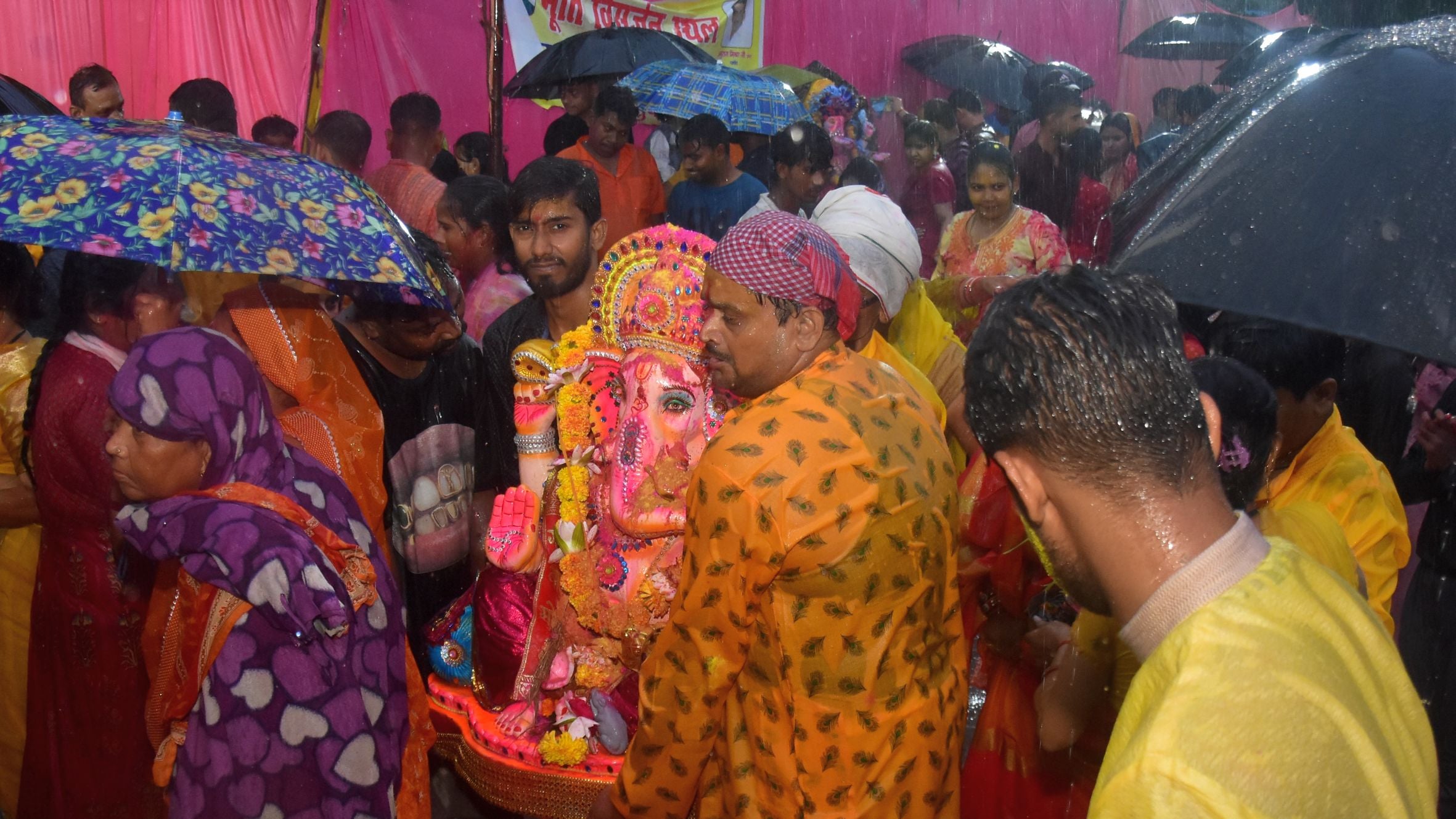 बप्पा की विदाई में बरसे मेघ बप्पा की विदाई में बरसे मेघ
