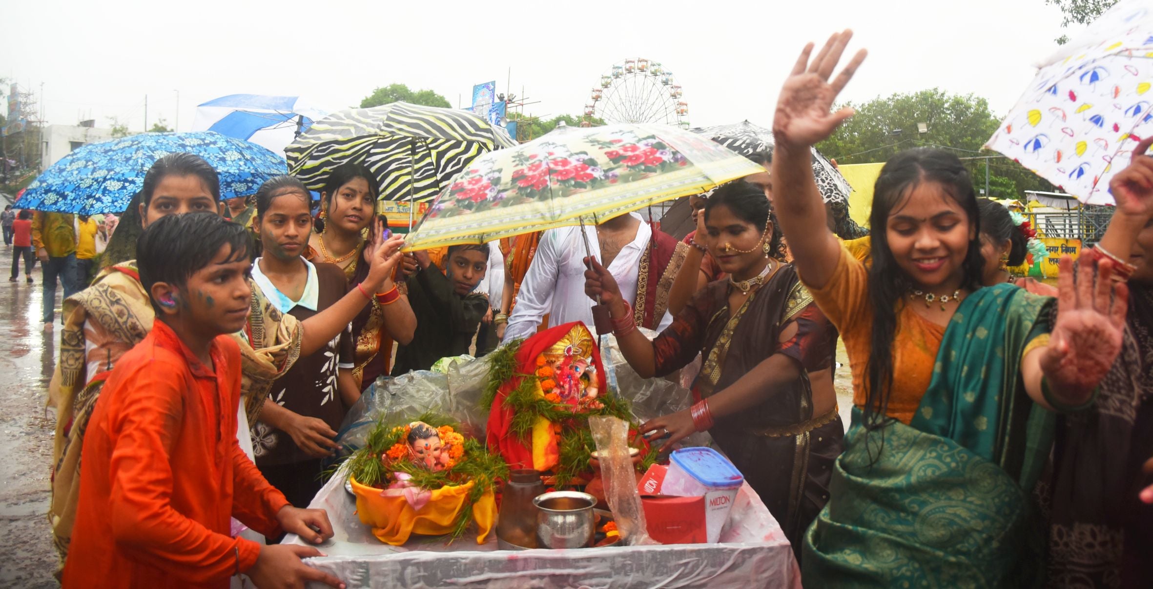 बप्पा की विदाई में बरसे मेघ बप्पा की विदाई में बरसे मेघ