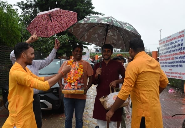 बप्पा की विदाई में बरसे मेघ बप्पा की विदाई में बरसे मेघ