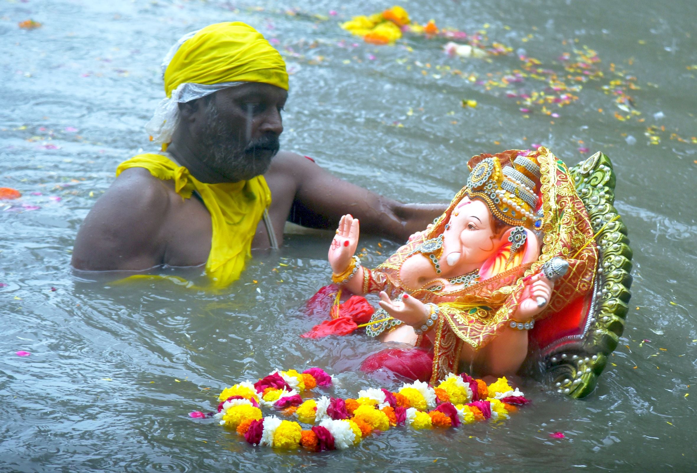 बप्पा की विदाई में बरसे मेघ बप्पा की विदाई में बरसे मेघ