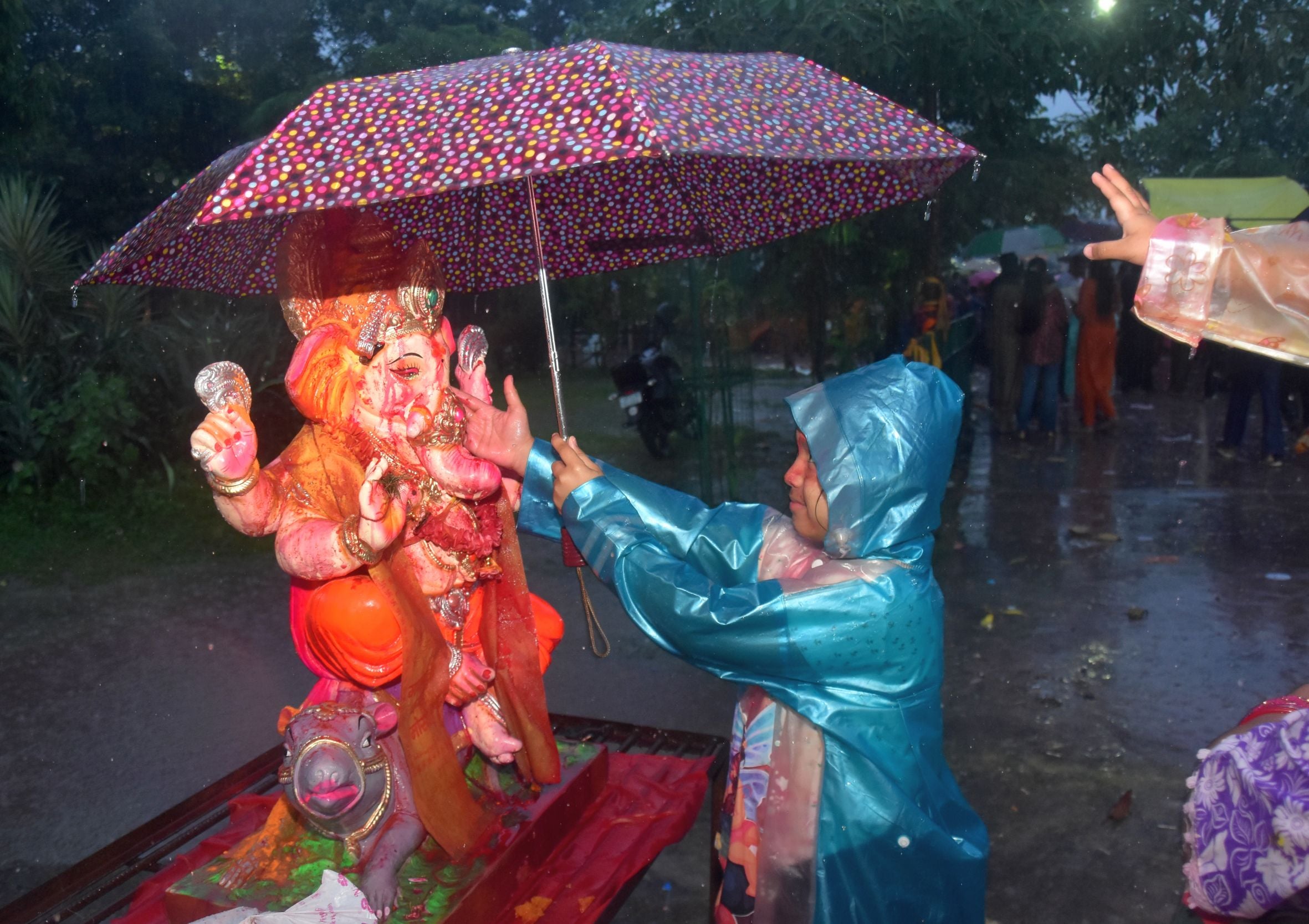 बप्पा की विदाई में बरसे मेघ बप्पा की विदाई में बरसे मेघ