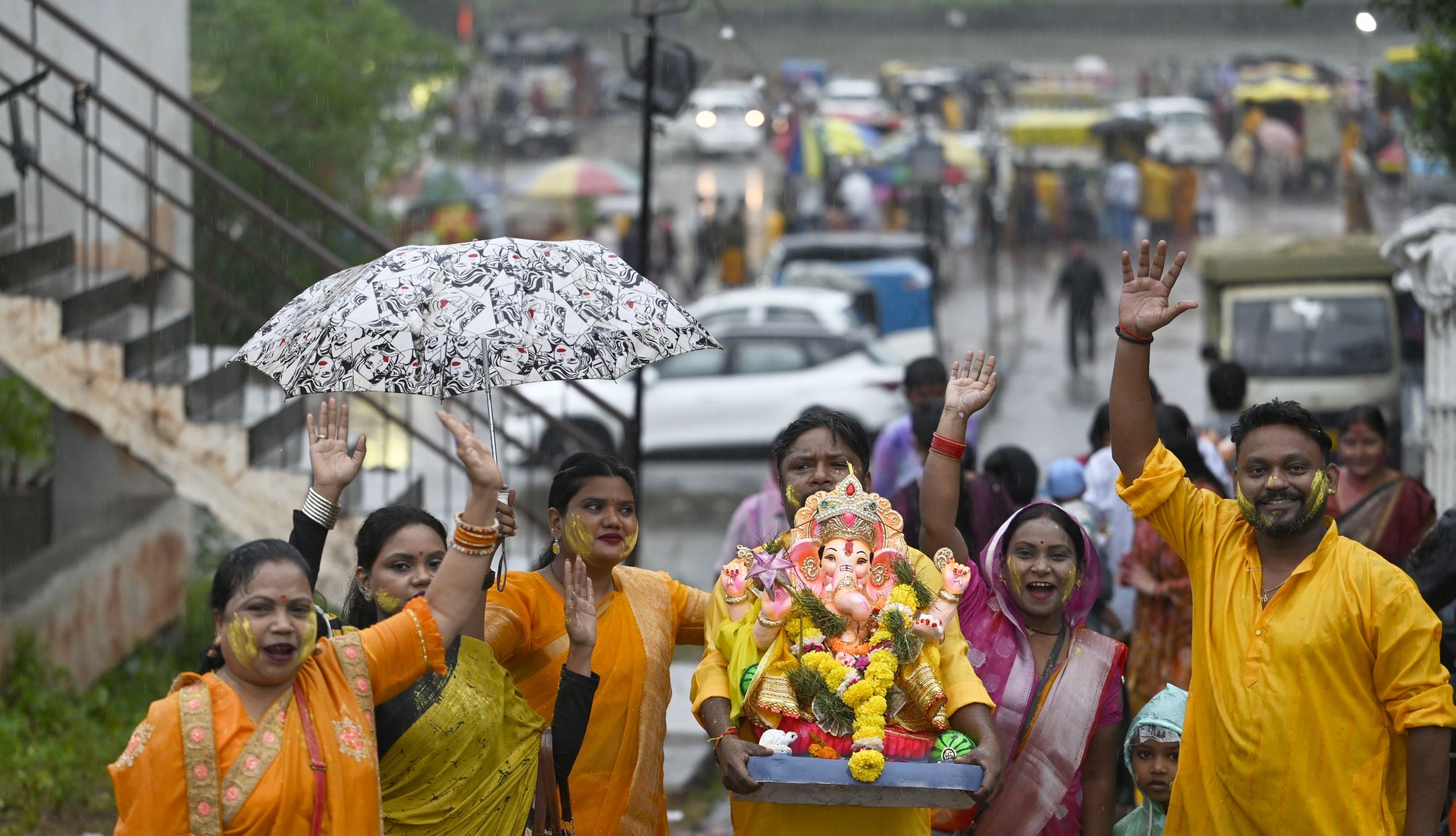 बप्पा की विदाई में बरसे मेघ बप्पा की विदाई में बरसे मेघ