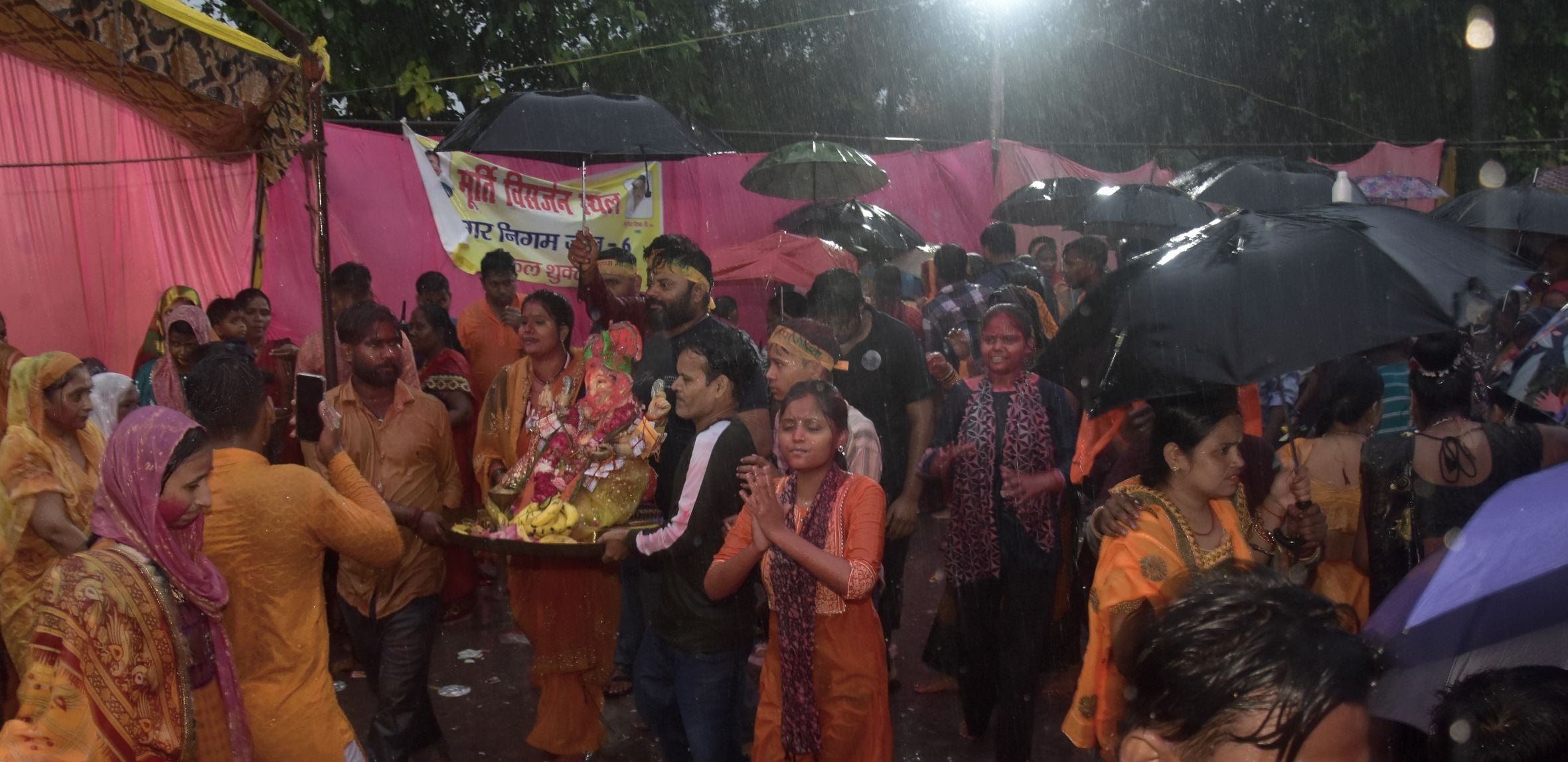 बप्पा की विदाई में बरसे मेघ बप्पा की विदाई में बरसे मेघ