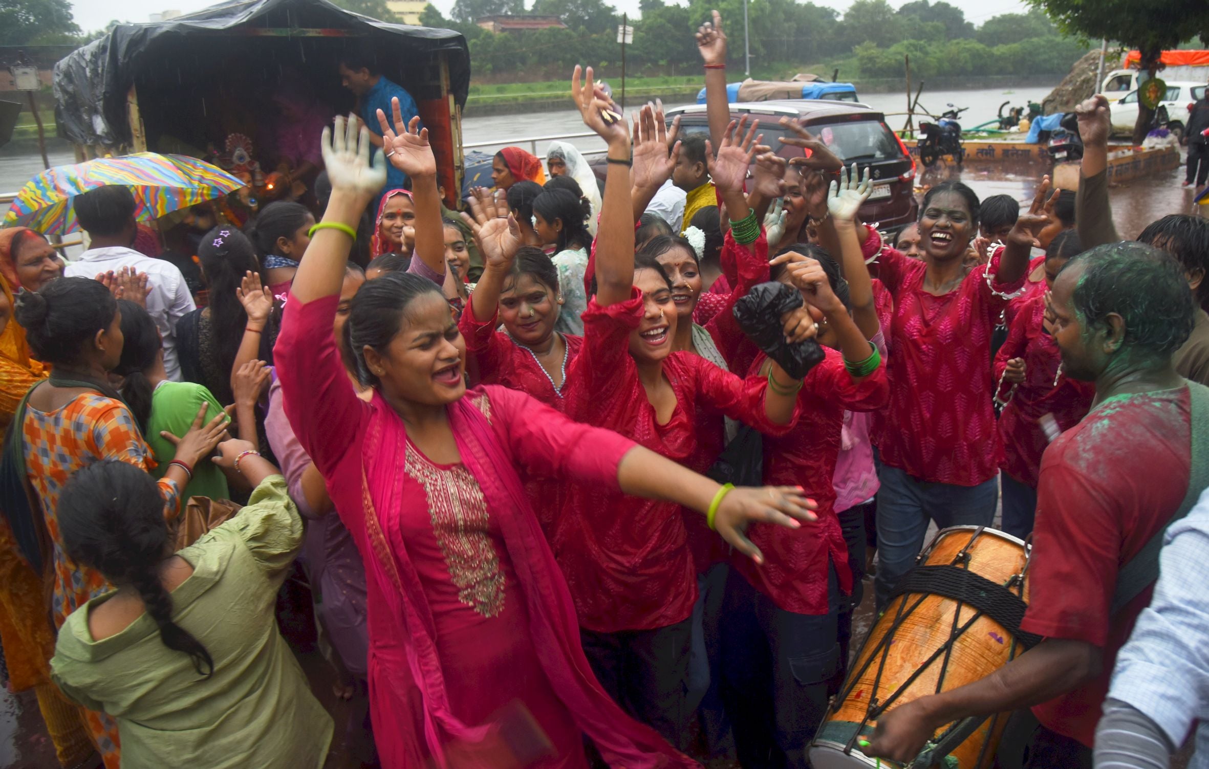 बप्पा की विदाई में बरसे मेघ बप्पा की विदाई में बरसे मेघ