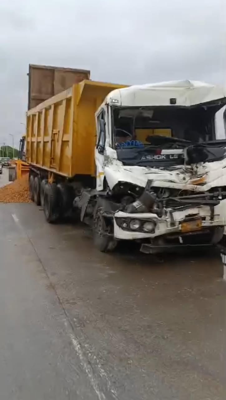 फाफमऊ पुल पर डंफर खराब होने के कारण लगे भीषण जाम में फंसकर परेशान राहगीर। अमर उजाला फाफमऊ पुल पर डंफर खराब होने के कारण लगे भीषण जाम में फंसकर परेशान राहगीर। अमर उजाला