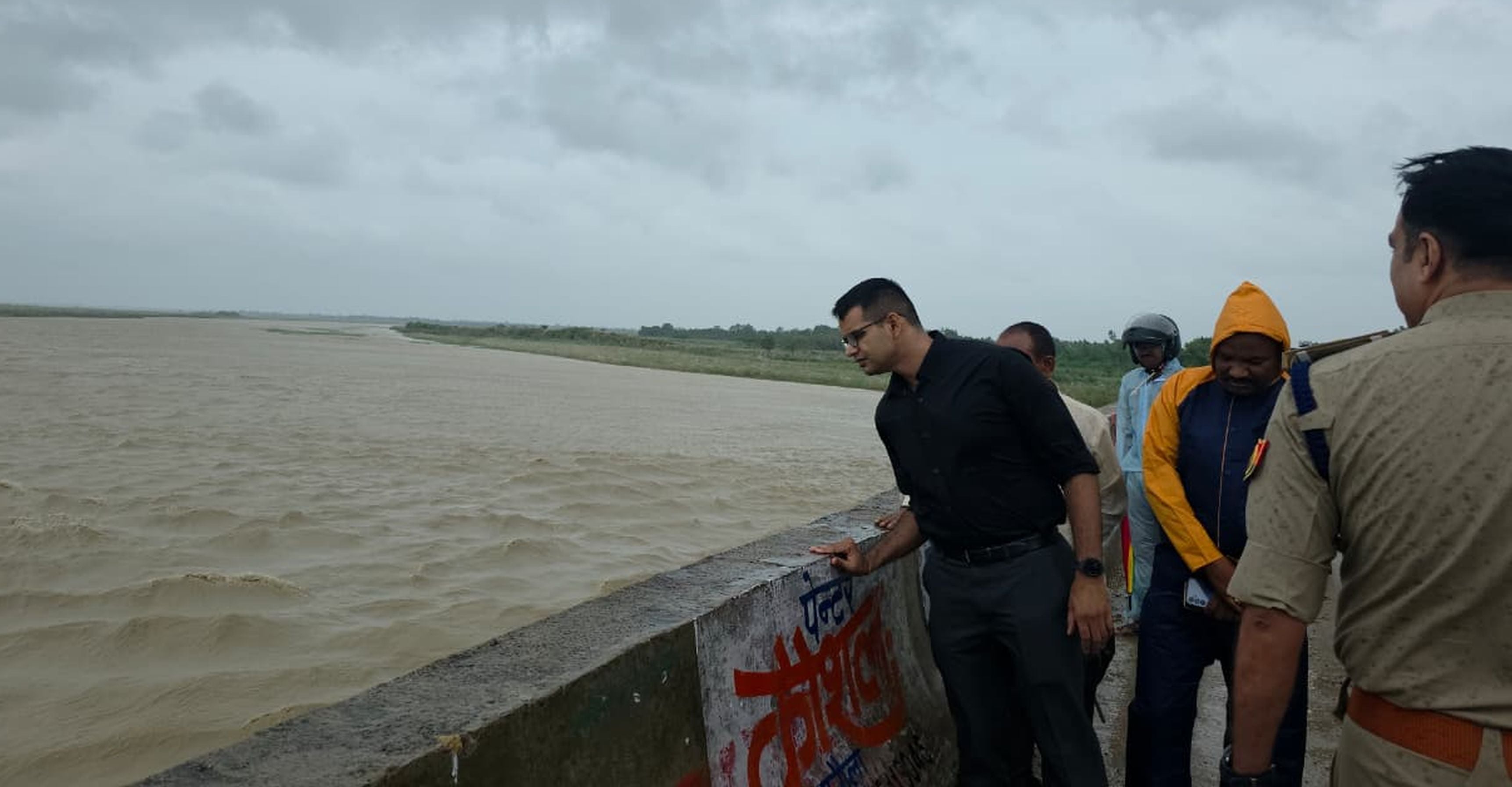 फोटो-13-बलरामपुर के पेहर बाजार में स्थित खेत में गिरा गन्ना।-संवाद फोटो-13-बलरामपुर के पेहर बाजार में स्थित खेत में गिरा गन्ना।-संवाद