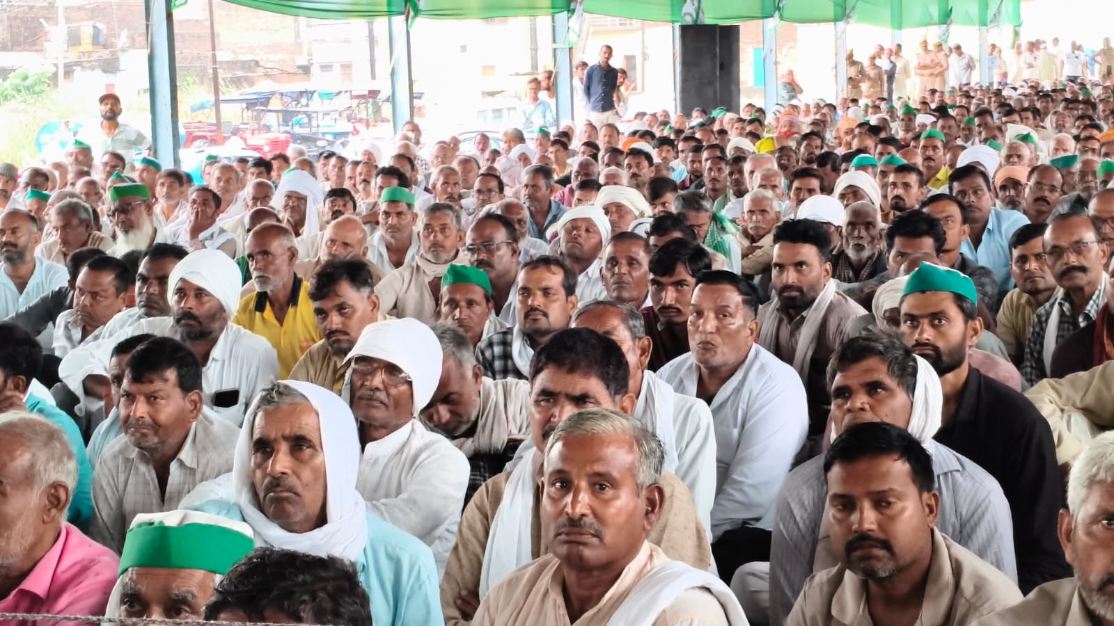 फोटो-24-किसान पंचायत में मौजूद भाकियू के राष्ट्रीय प्रवक्ता राकेश टिकैत, राष्ट्रीय उपाध्यक्ष बल फोटो-24-किसान पंचायत में मौजूद भाकियू के राष्ट्रीय प्रवक्ता राकेश टिकैत, राष्ट्रीय उपाध्यक्ष बल