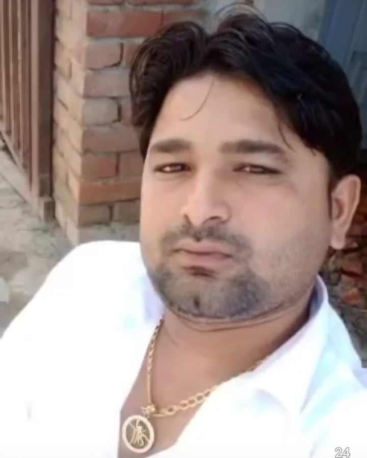 फोटो :: सोनीपत के गांव रोहट के पास खड़ी कार, जिसमें युवक का शव मिला। संवाद फोटो :: सोनीपत के गांव रोहट के पास खड़ी कार, जिसमें युवक का शव मिला। संवाद