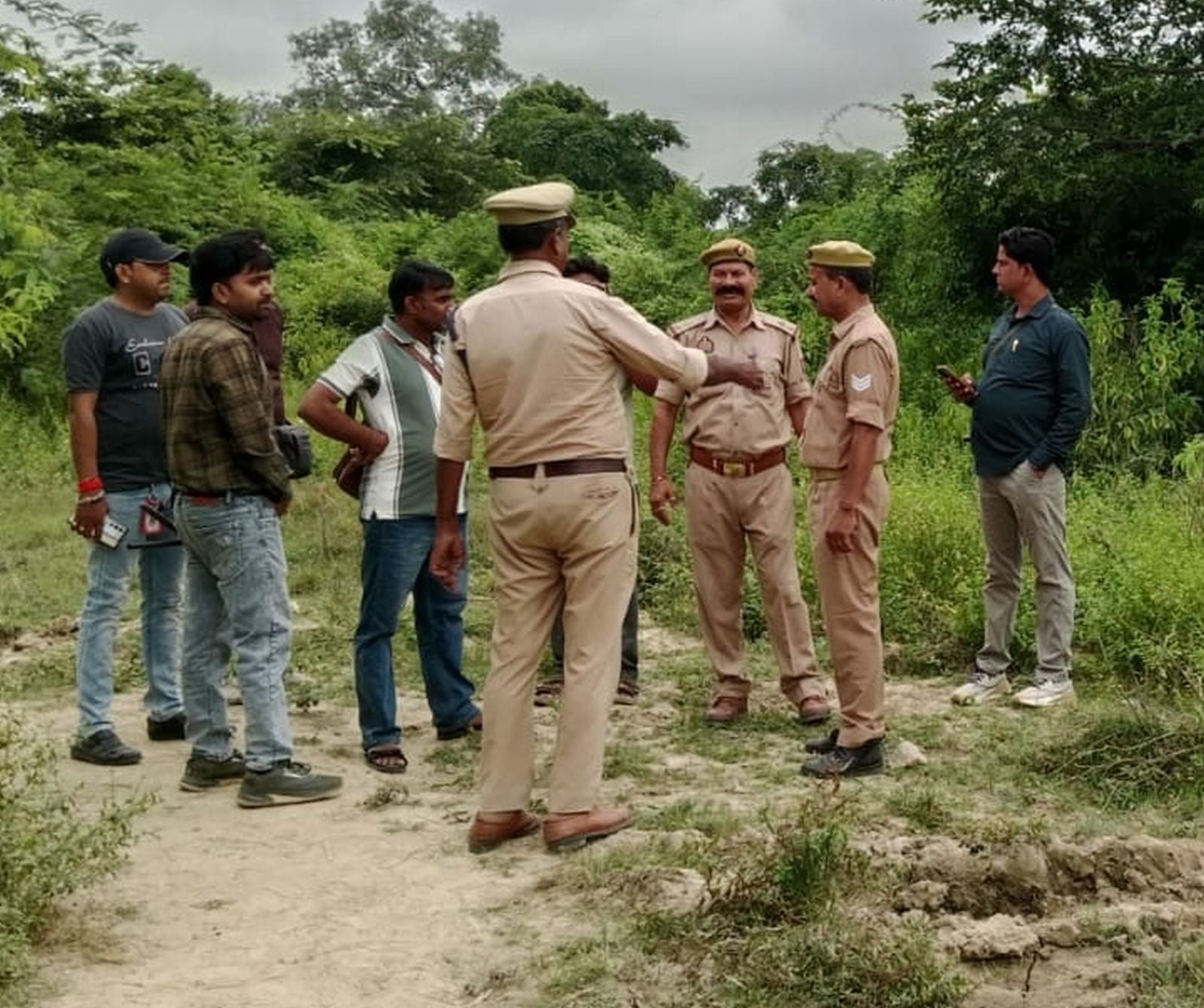 घटना स्थल का निरीक्षण करने पहुंचे एडीजी रमित शर्मा। वीडियोग्रैब घटना स्थल का निरीक्षण करने पहुंचे एडीजी रमित शर्मा। वीडियोग्रैब