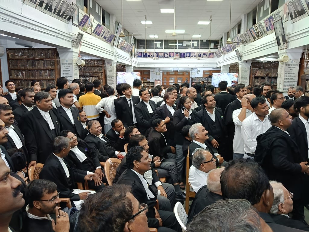 हाई कोर्ट बार एसोसिएशन चुनाव में अध्यक्ष पद पर सीपी उपाध्याय और महासचिव पर संतोष मित्र के जीत क