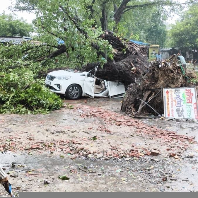 हादसे में चली गई आकाश की जान। हादसे में चली गई आकाश की जान।