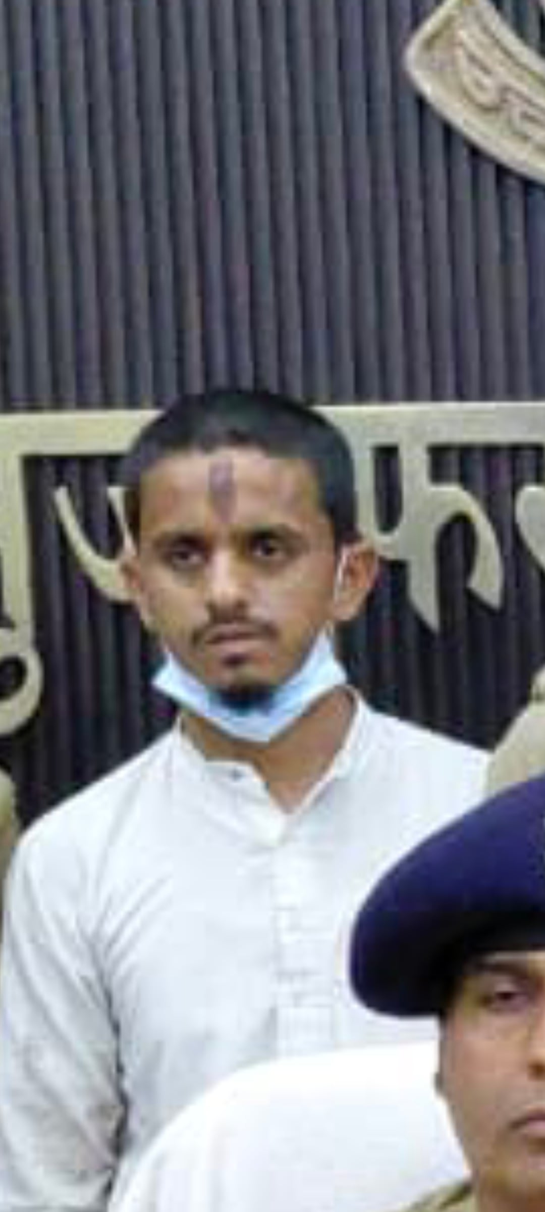 पुरकाजी के हरैंटी गांव में पीड़ित परिवार के घर पहुंचे भाकियू अध्यक्ष चौधरी नरेश टिकैत एवं पूर्व पुरकाजी के हरैंटी गांव में पीड़ित परिवार के घर पहुंचे भाकियू अध्यक्ष चौधरी नरेश टिकैत एवं पूर्व