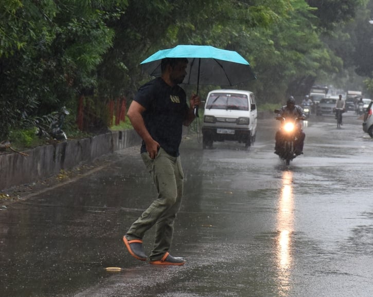 राजधानी में शुक्रवार को दिनभर झमाझम बारिश हुई। राजधानी में शुक्रवार को दिनभर झमाझम बारिश हुई।