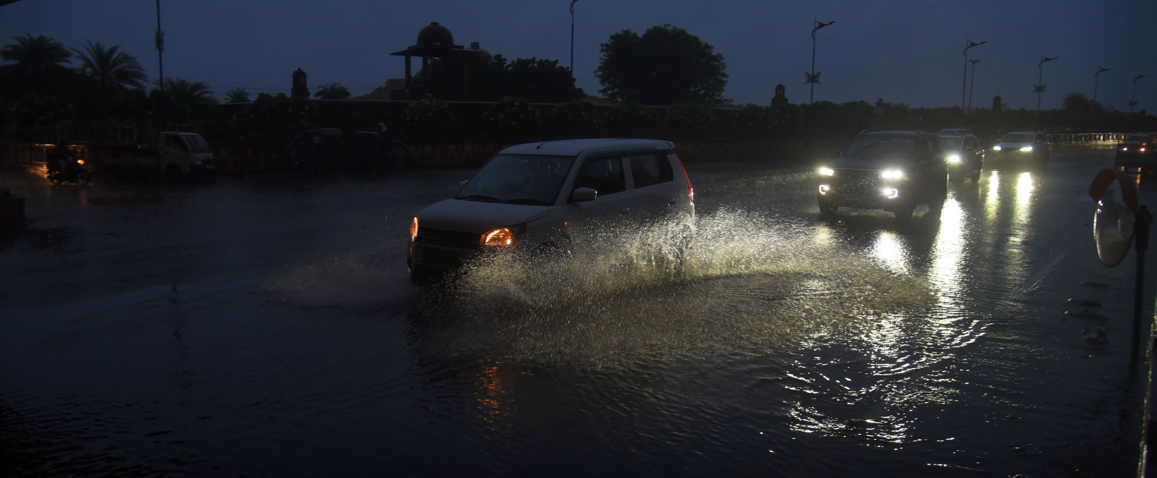 राजधानी में शुक्रवार को दिनभर झमाझम बारिश हुई। राजधानी में शुक्रवार को दिनभर झमाझम बारिश हुई।