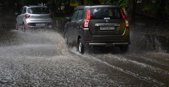 राजधानी में शुक्रवार को दिनभर झमाझम बारिश हुई। राजधानी में शुक्रवार को दिनभर झमाझम बारिश हुई।