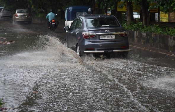 राजधानी में शुक्रवार को दिनभर झमाझम बारिश हुई। राजधानी में शुक्रवार को दिनभर झमाझम बारिश हुई।