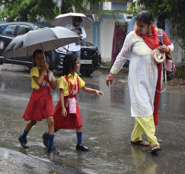 राजधानी में शुक्रवार को दिनभर झमाझम बारिश हुई। राजधानी में शुक्रवार को दिनभर झमाझम बारिश हुई।