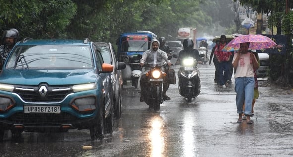 राजधानी में शुक्रवार को दिनभर झमाझम बारिश हुई। राजधानी में शुक्रवार को दिनभर झमाझम बारिश हुई।