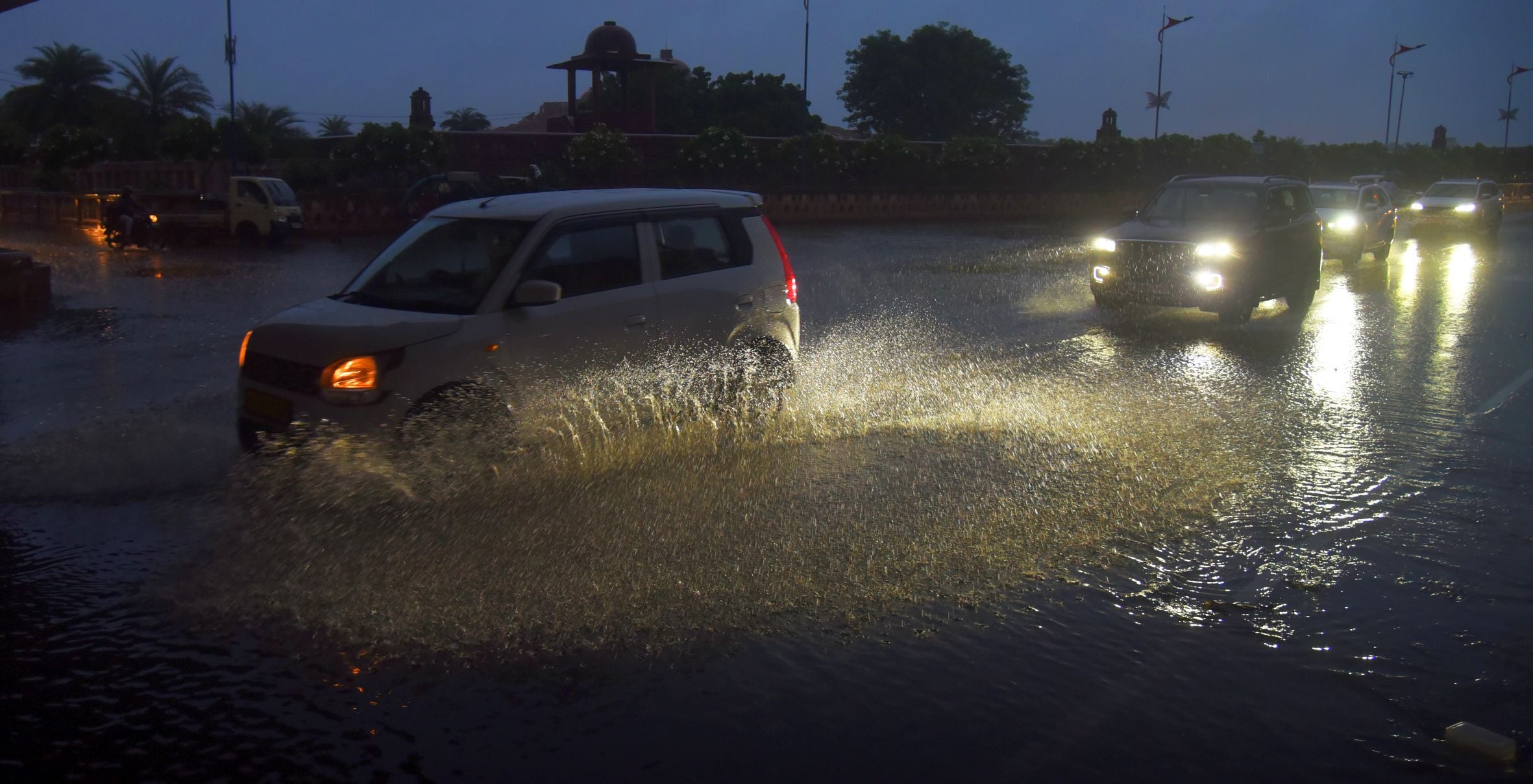 राजधानी में शुक्रवार को दिनभर झमाझम बारिश हुई। राजधानी में शुक्रवार को दिनभर झमाझम बारिश हुई।