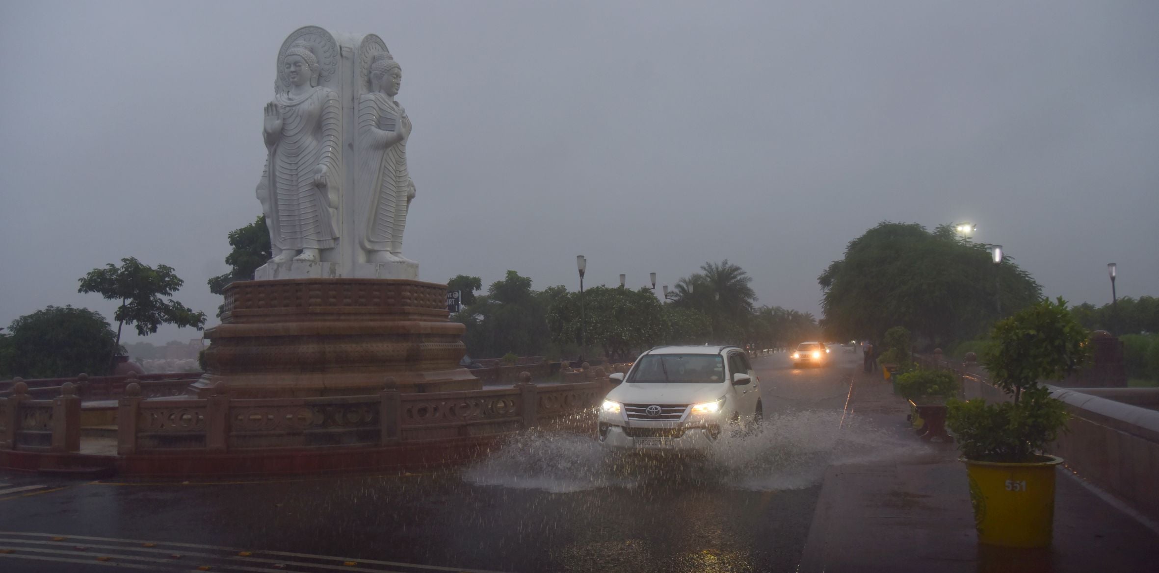 राजधानी में शुक्रवार को दिनभर झमाझम बारिश हुई। राजधानी में शुक्रवार को दिनभर झमाझम बारिश हुई।