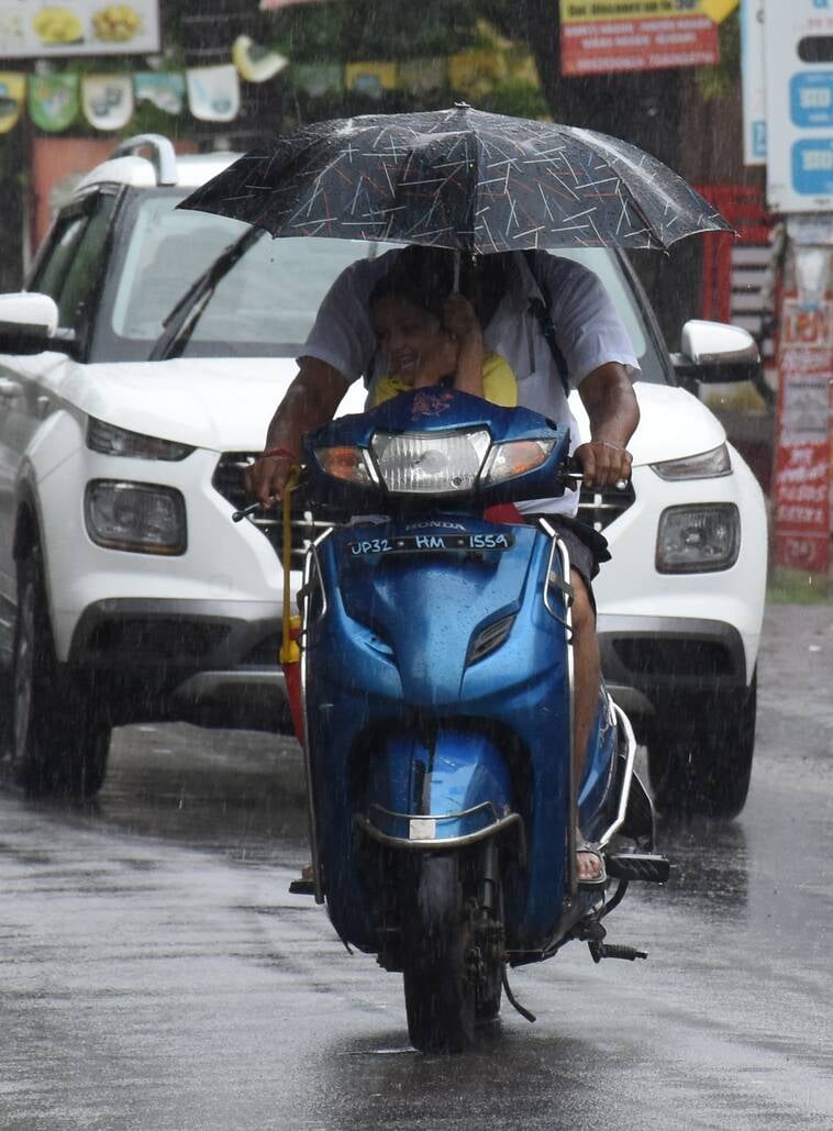राजधानी में शुक्रवार को दिनभर झमाझम बारिश हुई। राजधानी में शुक्रवार को दिनभर झमाझम बारिश हुई।