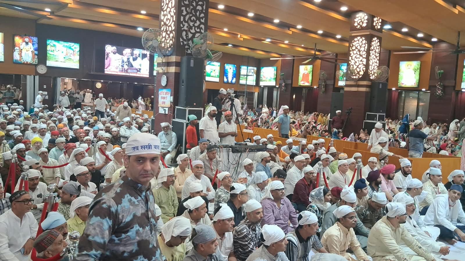 संतों ने दिया दुनिया को मानवता और एकता का संदेश, अनूप जलोटा ने गाए भजन संतों ने दिया दुनिया को मानवता और एकता का संदेश, अनूप जलोटा ने गाए भजन