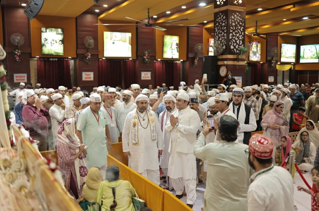 संतों ने दिया दुनिया को मानवता और एकता का संदेश, अनूप जलोटा ने गाए भजन संतों ने दिया दुनिया को मानवता और एकता का संदेश, अनूप जलोटा ने गाए भजन