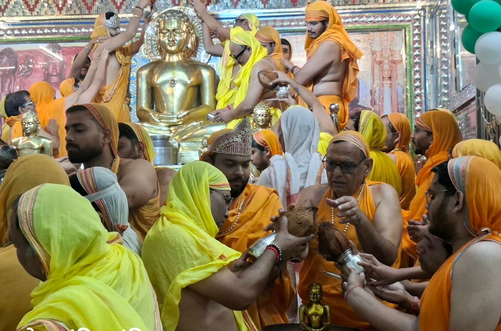 दशलक्षण महापर्व के अंतिम दिन शहर के जैन मंदिरों में अभिषेक, शांतिधारा और धार्मिक अनुष्ठान दशलक्षण महापर्व के अंतिम दिन शहर के जैन मंदिरों में अभिषेक, शांतिधारा और धार्मिक अनुष्ठान